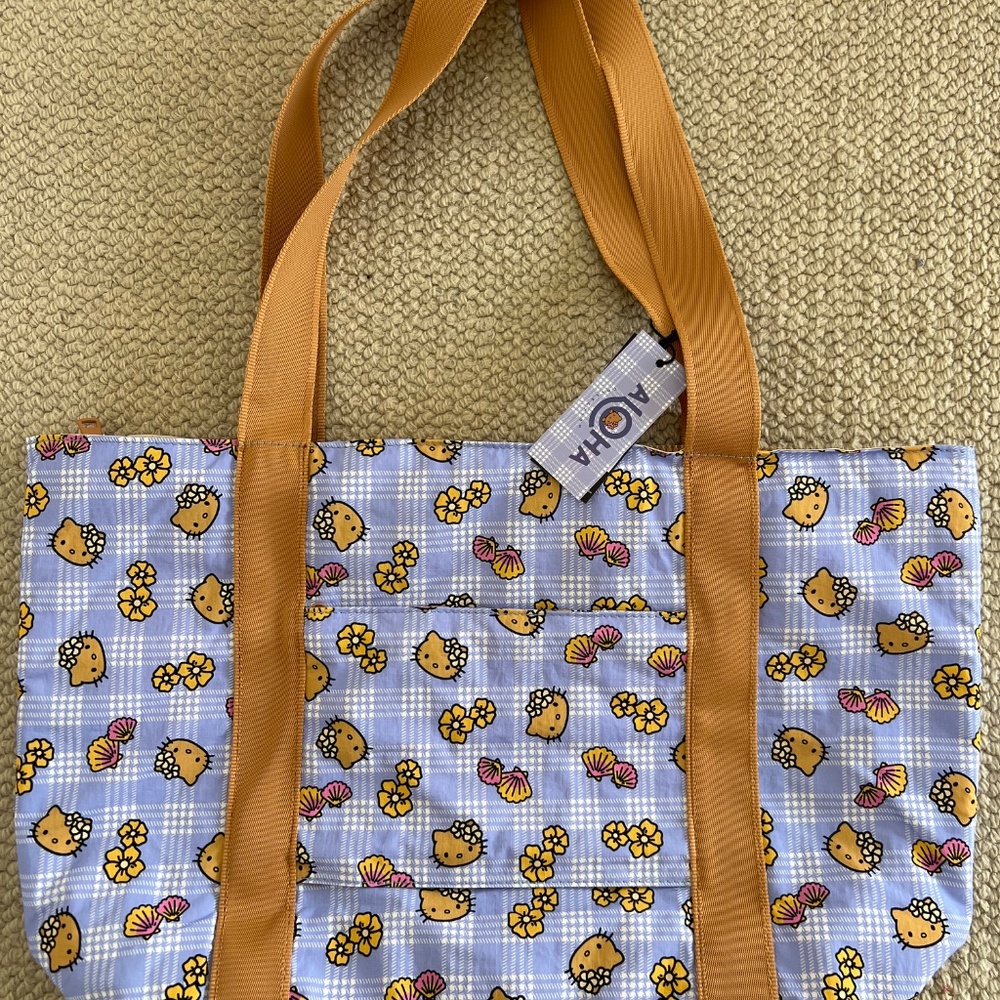 ALOHA Collection Big Show Exclusive Hello Kitty Palaka Nylon Zipper Tote - Picture 2 of 7